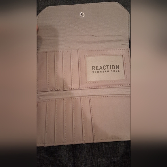 Reaction Kenneth Cole Black Textured Clutch Wallet - Picture 5 of 5